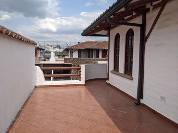 Hermosa casa 3 dormitorios, Conjunto Privado, Tumbaco