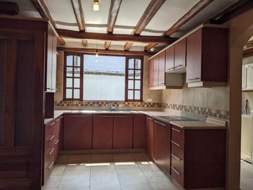 Hermosa casa 3 dormitorios, Conjunto Privado, Tumbaco