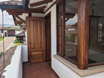 Hermosa casa 3 dormitorios, Conjunto Privado, Tumbaco