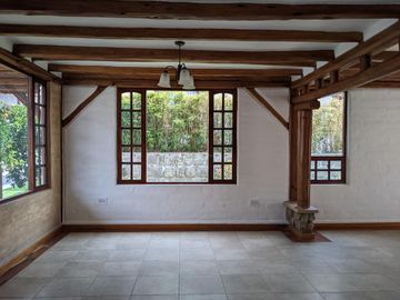 Hermosa casa 3 dormitorios, Conjunto Privado, Tumbaco