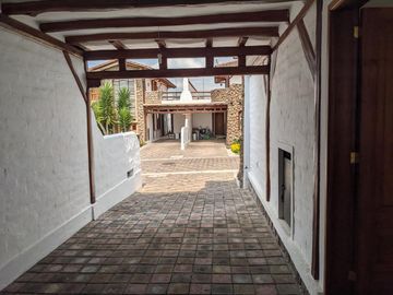 Hermosa casa 3 dormitorios, Conjunto Privado, Tumbaco