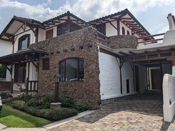 Hermosa casa 3 dormitorios, Conjunto Privado, Tumbaco
