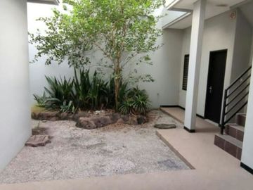 Rumah ROYAL RESIDENCE Hadap Utara ROW 4 Mobil