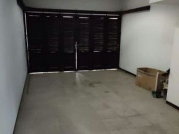 Rumah ROYAL RESIDENCE Hadap Utara ROW 4 Mobil