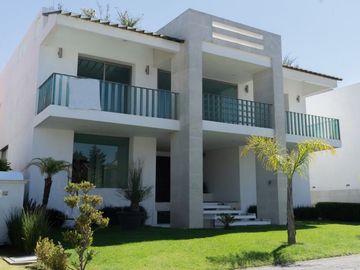 Encantadora casa en Residencial de Metepec