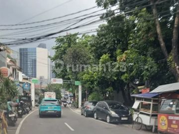 Investasi Rumah Tua Besar/ Kos di Bendungan Hilir, Jakarta Pusat