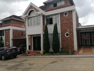 casa en venta en c.c lagos del cacique. Cod V2047