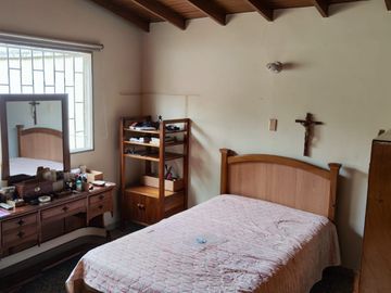 casa en venta en laureles. Cod V214524