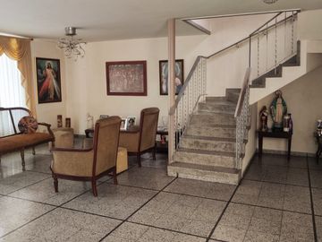 casa en venta en laureles. Cod V214524