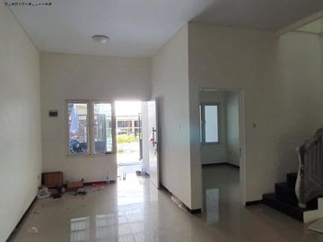 Rumah baru gress Mulyosari BPD Hadap selatan, Strategis