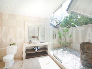 Luxury tropical villa umalas dkt seminyak canggu