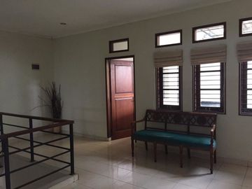 Rumah 2 lantai, shm, asri & nyaman, bebas banjir, panorama bukit cinere