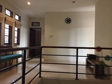 Rumah 2 lantai, shm, asri & nyaman, bebas banjir, panorama bukit cinere