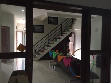 Rumah 2 lantai, shm, asri & nyaman, bebas banjir, panorama bukit cinere