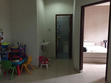 Rumah 2 lantai, shm, asri & nyaman, bebas banjir, panorama bukit cinere