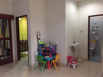 Rumah 2 lantai, shm, asri & nyaman, bebas banjir, panorama bukit cinere