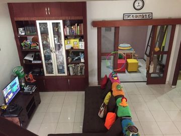 Rumah 2 lantai, shm, asri & nyaman, bebas banjir, panorama bukit cinere