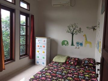 Rumah 2 lantai, shm, asri & nyaman, bebas banjir, panorama bukit cinere