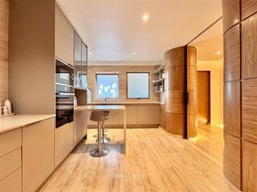 Remodelado de lujo. en venta de 4 dorm. en Lo Barnechea