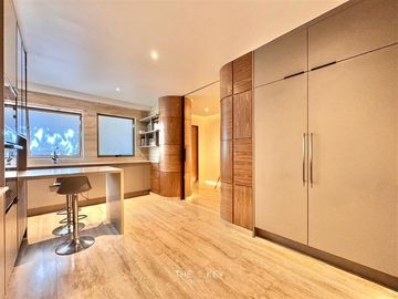 Remodelado de lujo. en venta de 4 dorm. en Lo Barnechea