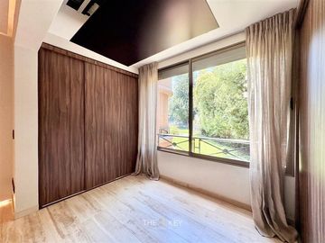 Remodelado de lujo. en venta de 4 dorm. en Lo Barnechea