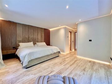 Remodelado de lujo. en venta de 4 dorm. en Lo Barnechea