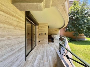 Remodelado de lujo. en venta de 4 dorm. en Lo Barnechea