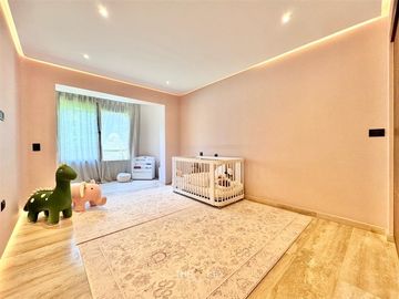 Remodelado de lujo. en venta de 4 dorm. en Lo Barnechea