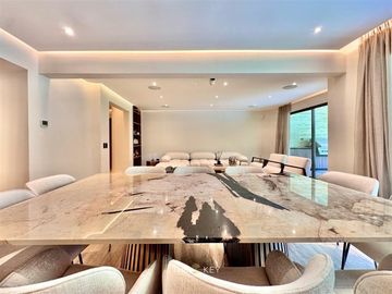 Remodelado de lujo. en venta de 4 dorm. en Lo Barnechea