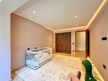 Remodelado de lujo. en venta de 4 dorm. en Lo Barnechea