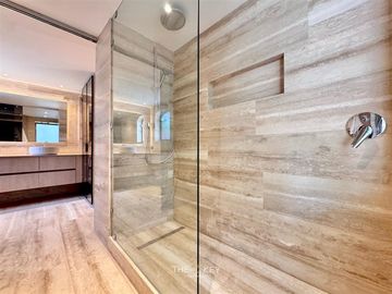 Remodelado de lujo. en venta de 4 dorm. en Lo Barnechea