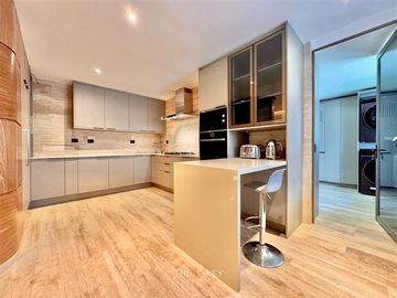 Remodelado de lujo. en venta de 4 dorm. en Lo Barnechea