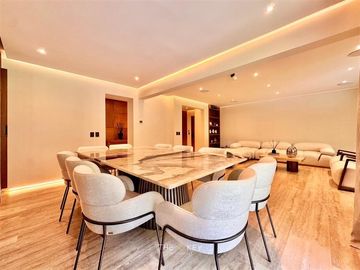 Remodelado de lujo. en venta de 4 dorm. en Lo Barnechea