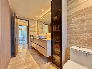 Remodelado de lujo. en venta de 4 dorm. en Lo Barnechea