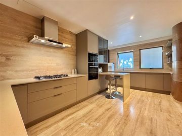Remodelado de lujo. en venta de 4 dorm. en Lo Barnechea