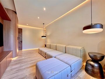 Remodelado de lujo. en venta de 4 dorm. en Lo Barnechea