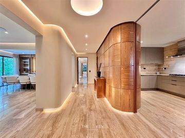 Remodelado de lujo. en venta de 4 dorm. en Lo Barnechea