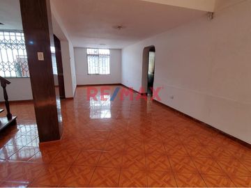 🏡 ¡Oportunidad Única en San Juan de Miraflores! 🌟

Se vende hermosa y espaciosa casa de dos pisos, perfectamente ubicada en José María Seguin 530, i
