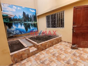 🏡 ¡Oportunidad Única en San Juan de Miraflores! 🌟

Se vende hermosa y espaciosa casa de dos pisos, perfectamente ubicada en José María Seguin 530, i