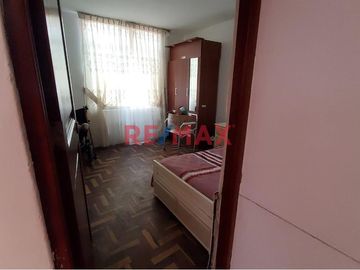 🏡 ¡Oportunidad Única en San Juan de Miraflores! 🌟

Se vende hermosa y espaciosa casa de dos pisos, perfectamente ubicada en José María Seguin 530, i