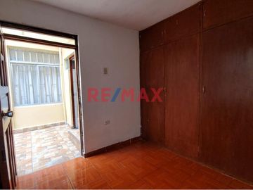 🏡 ¡Oportunidad Única en San Juan de Miraflores! 🌟

Se vende hermosa y espaciosa casa de dos pisos, perfectamente ubicada en José María Seguin 530, i