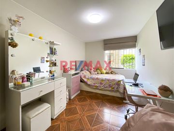 Tenemos disponible un amplio y comodo departamento en Pueblo Libre, cuenta con una ubicación privilegiada entre la calle J.J. Pasos y Av. San Martín,