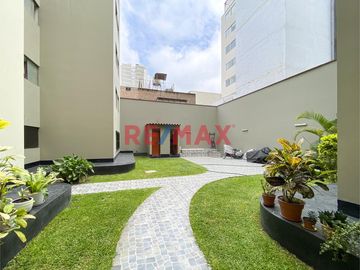 Tenemos disponible un amplio y comodo departamento en Pueblo Libre, cuenta con una ubicación privilegiada entre la calle J.J. Pasos y Av. San Martín,