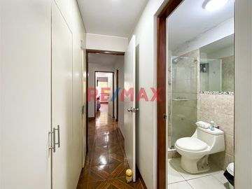 Tenemos disponible un amplio y comodo departamento en Pueblo Libre, cuenta con una ubicación privilegiada entre la calle J.J. Pasos y Av. San Martín,