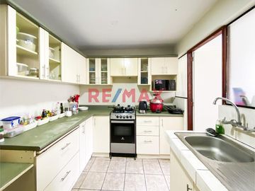 Tenemos disponible un amplio y comodo departamento en Pueblo Libre, cuenta con una ubicación privilegiada entre la calle J.J. Pasos y Av. San Martín,