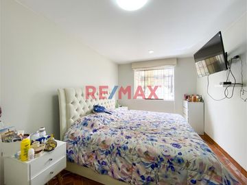 Tenemos disponible un amplio y comodo departamento en Pueblo Libre, cuenta con una ubicación privilegiada entre la calle J.J. Pasos y Av. San Martín,