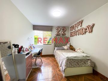 Tenemos disponible un amplio y comodo departamento en Pueblo Libre, cuenta con una ubicación privilegiada entre la calle J.J. Pasos y Av. San Martín,