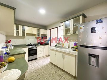 Tenemos disponible un amplio y comodo departamento en Pueblo Libre, cuenta con una ubicación privilegiada entre la calle J.J. Pasos y Av. San Martín,