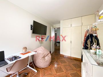 Tenemos disponible un amplio y comodo departamento en Pueblo Libre, cuenta con una ubicación privilegiada entre la calle J.J. Pasos y Av. San Martín,