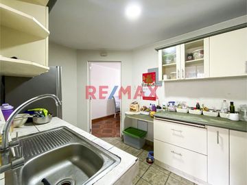 Tenemos disponible un amplio y comodo departamento en Pueblo Libre, cuenta con una ubicación privilegiada entre la calle J.J. Pasos y Av. San Martín,
